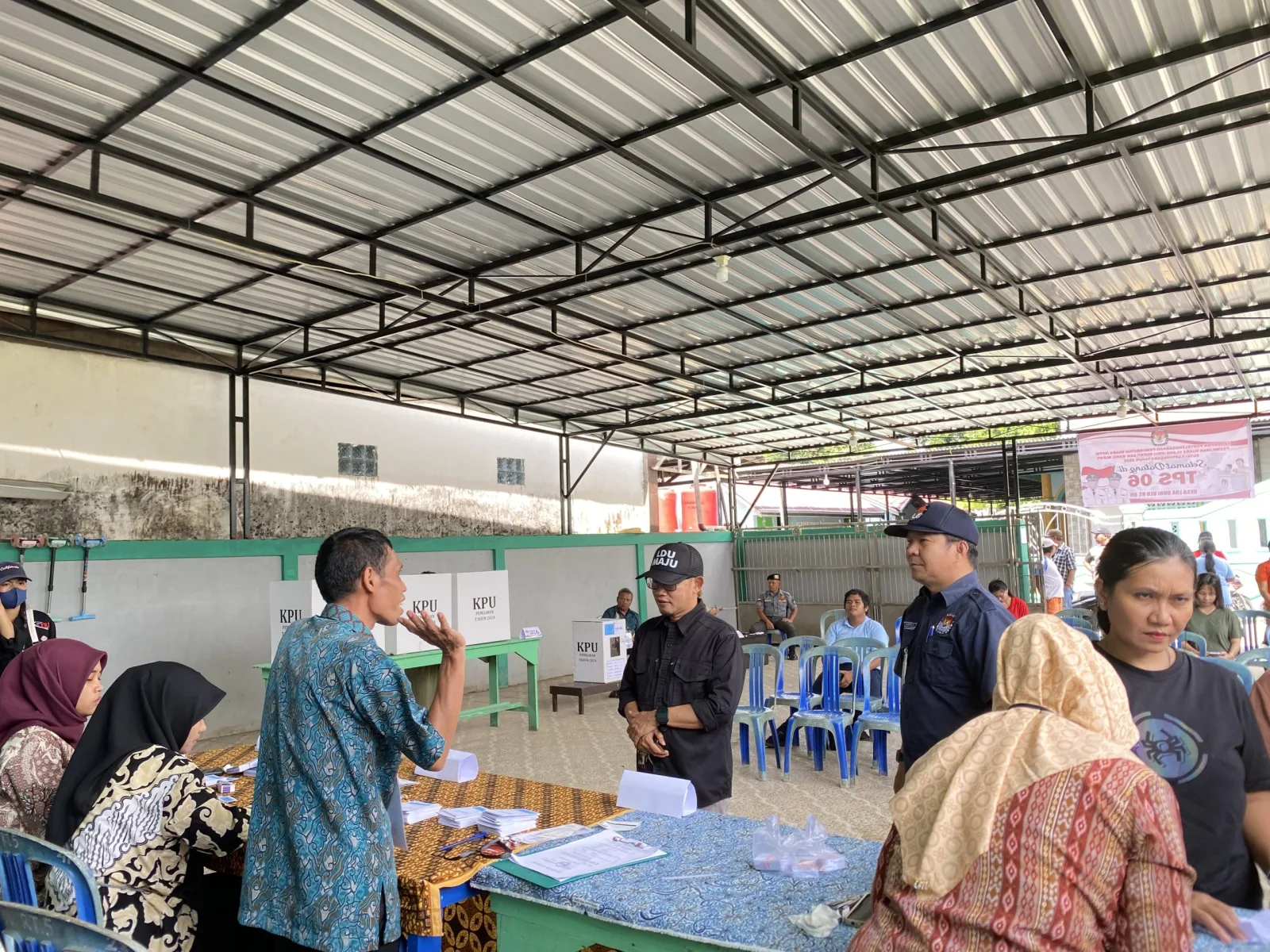 Warga Antusias Ikuti Pemungutan Suara Ulang Pemilihan Bupati Kukar di Desa Loa Duri Ulu Tahun 2025