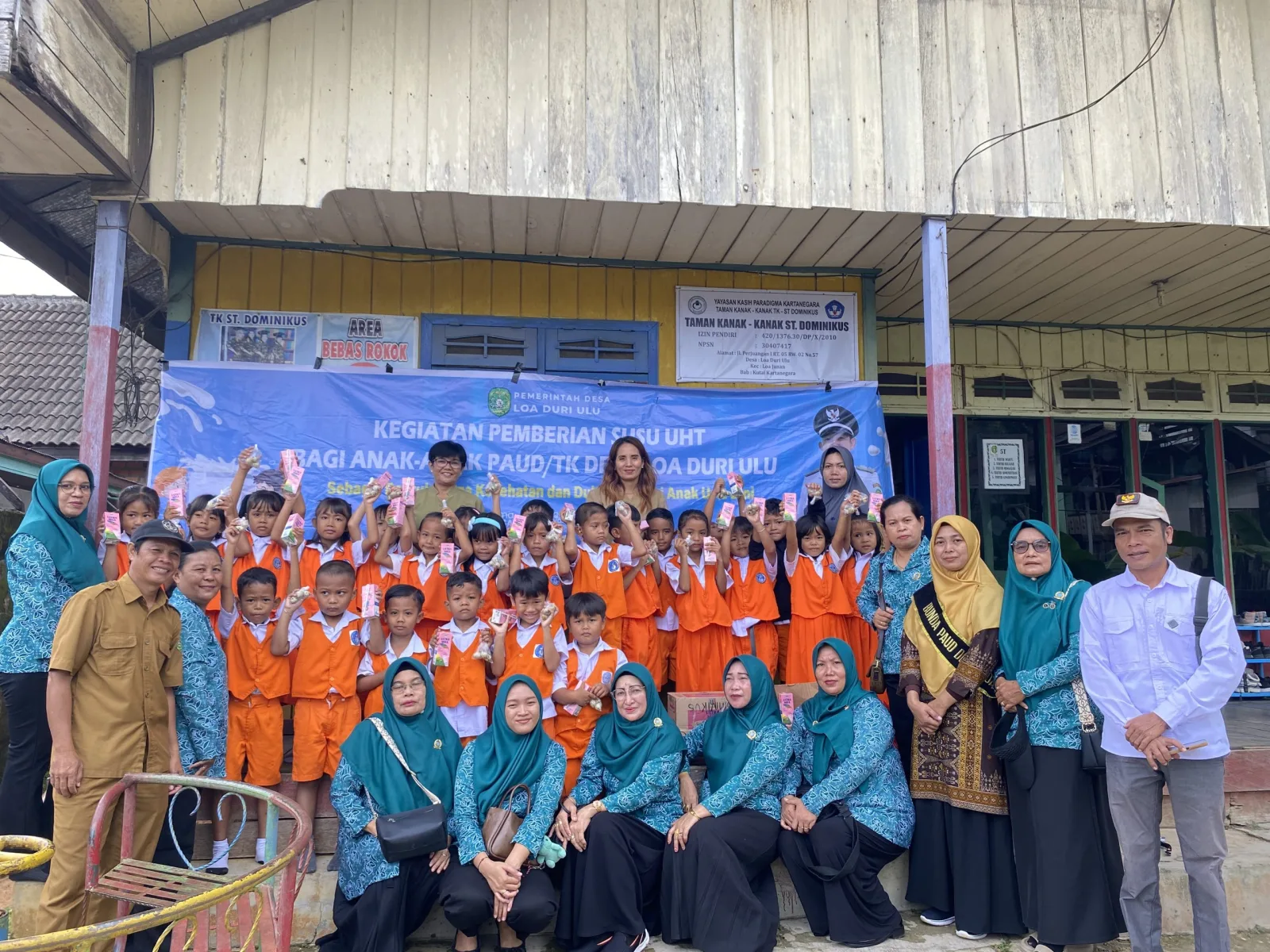 Pembagian Susu dan Telur untuk Anak TK/PAUD Se-Desa Loa Duri Ulu: Wujud Kepedulian Terhadap Gizi Anak Usia Dini