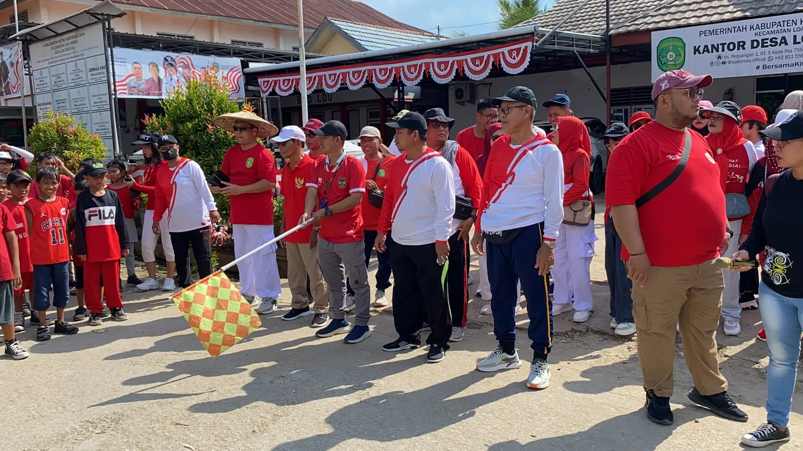 Jalan Santai dan Senam Aerobic di Desa Loa Duri