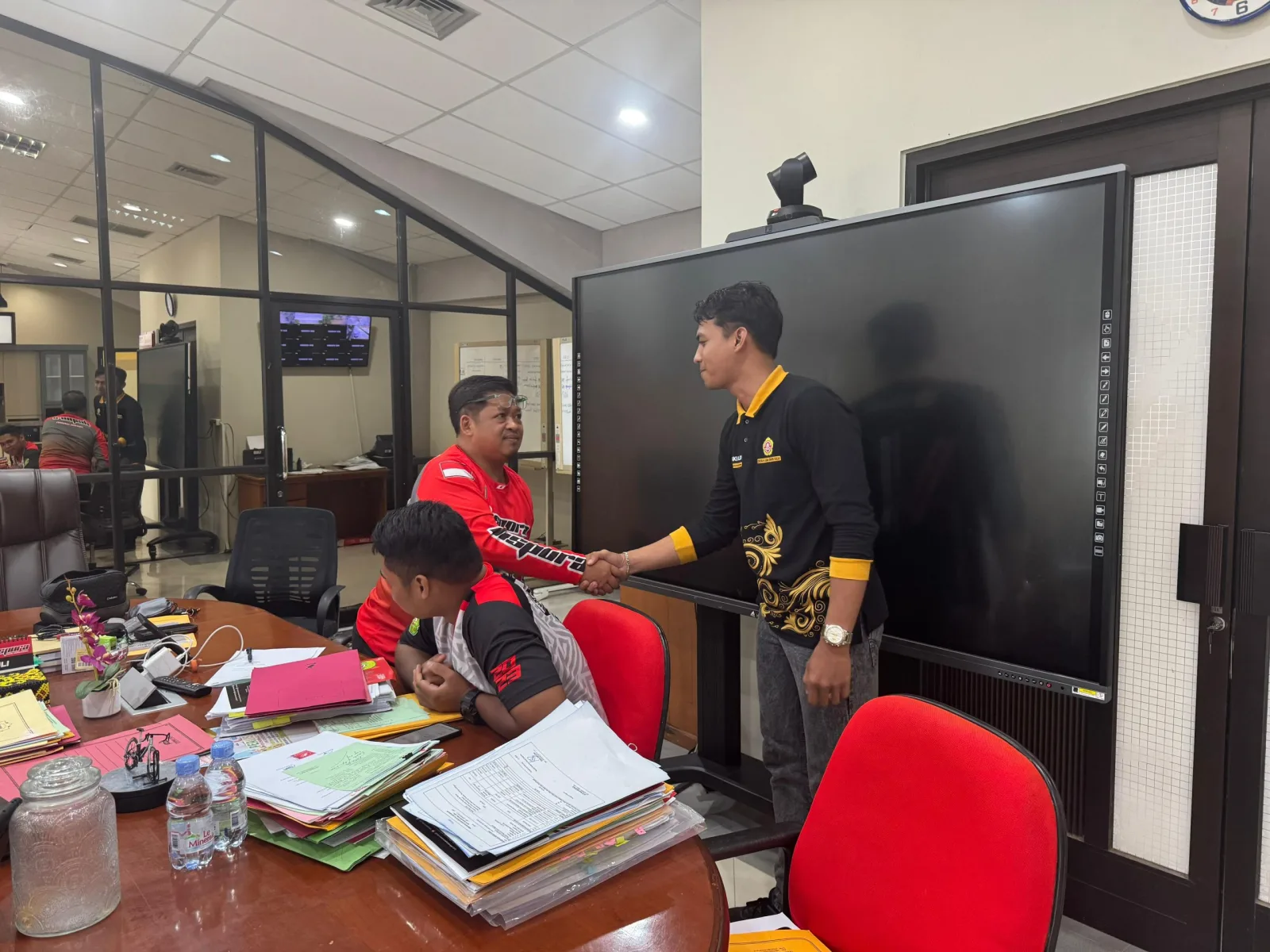 Serah Terima Bantuan Dari DISPORA Kutai Kartanegara