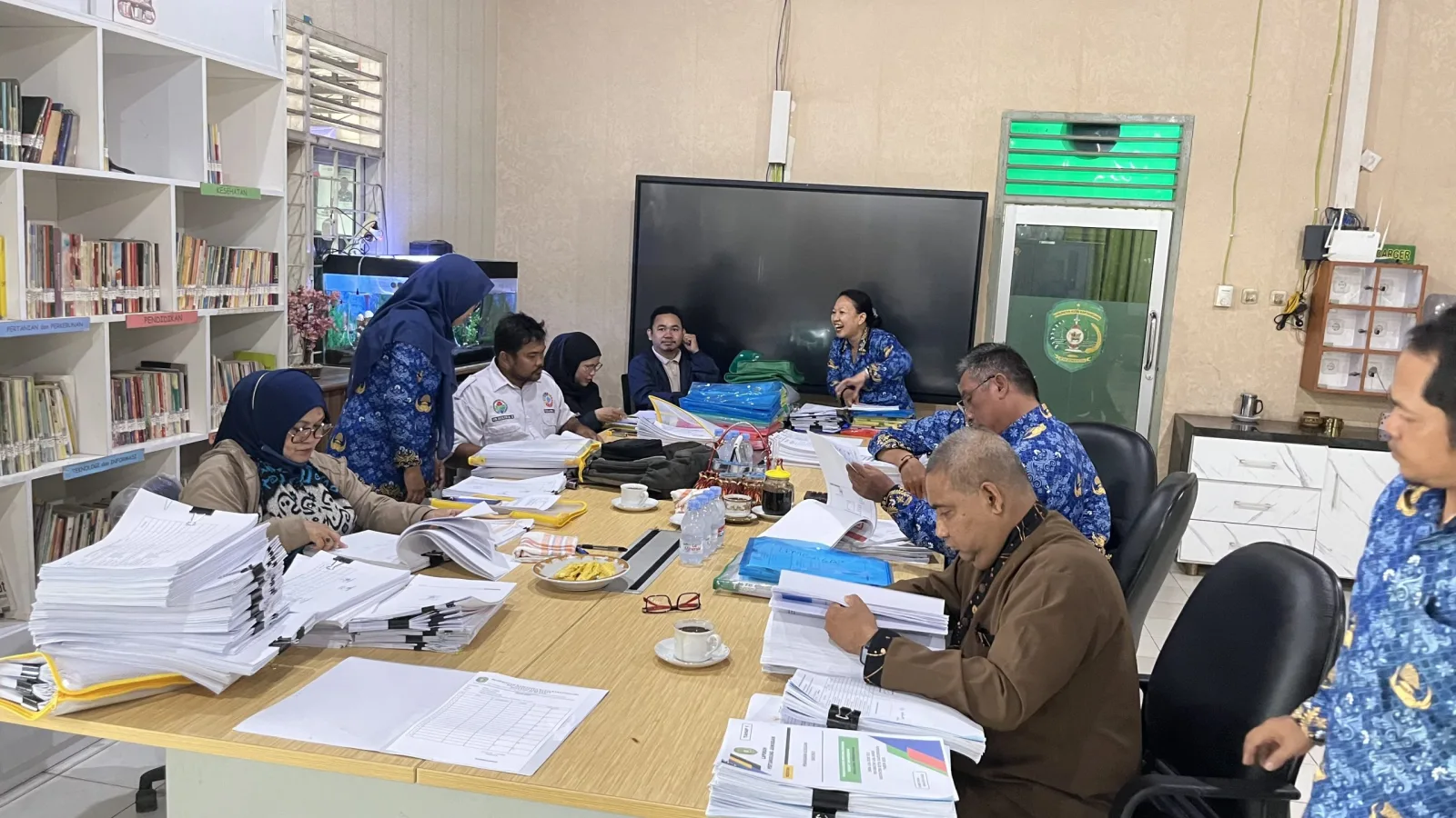 “Tim Kecamatan Turun ke Desa: Verifikasi Administrasi Pemdes Loa Duri Ulu Dilakukan 17 Juli 2025”