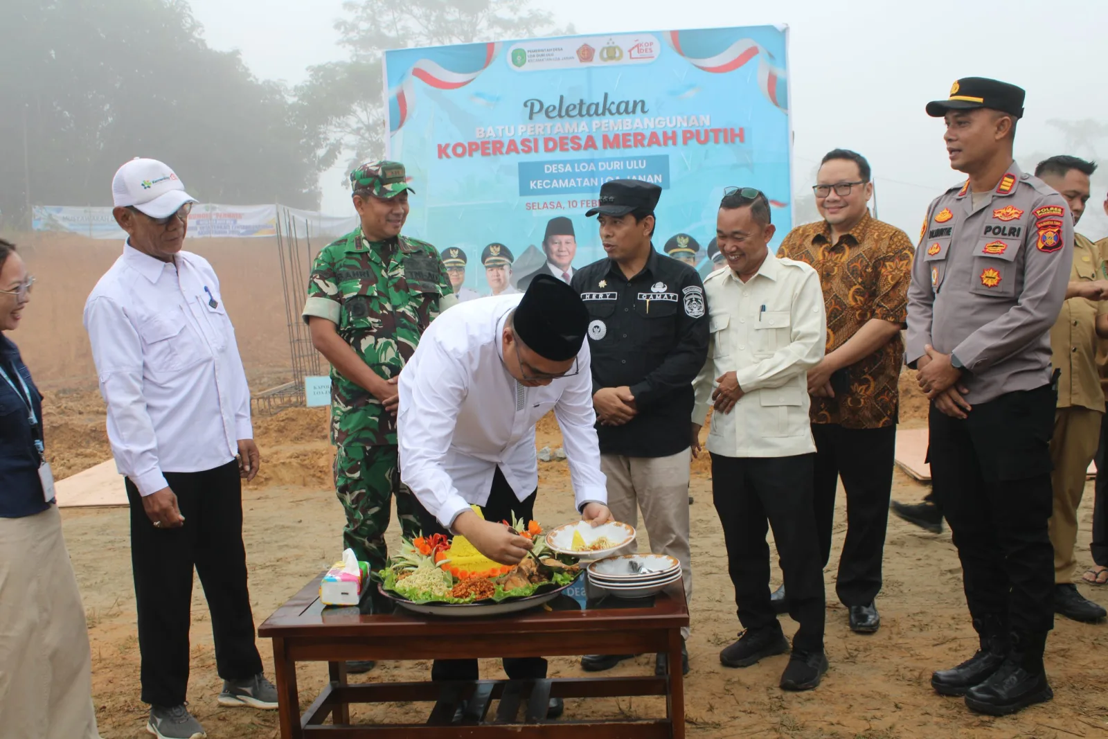 Langkah Nyata Kemandirian Desa, Bupati Kukar Letakkan Batu Pertama Koperasi Desa Merah Putih dan Resmikan Peternakan Ayam