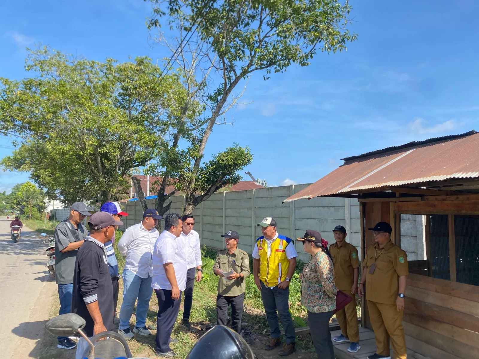 Gencarkan Aksi Lapangan, Pemdes Loa Duri Ulu Sisir Gorong-Gorong Bersama Balai Jalan Provinsi
