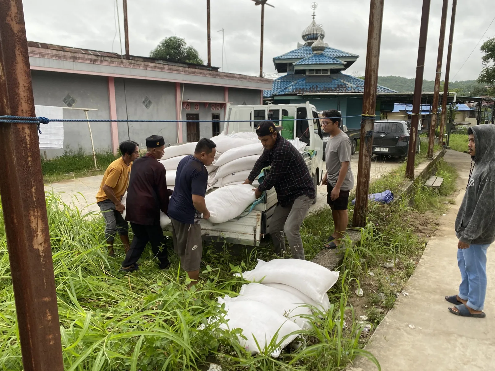 Penyaluran Kapur Pertanian wilayah Rt 09