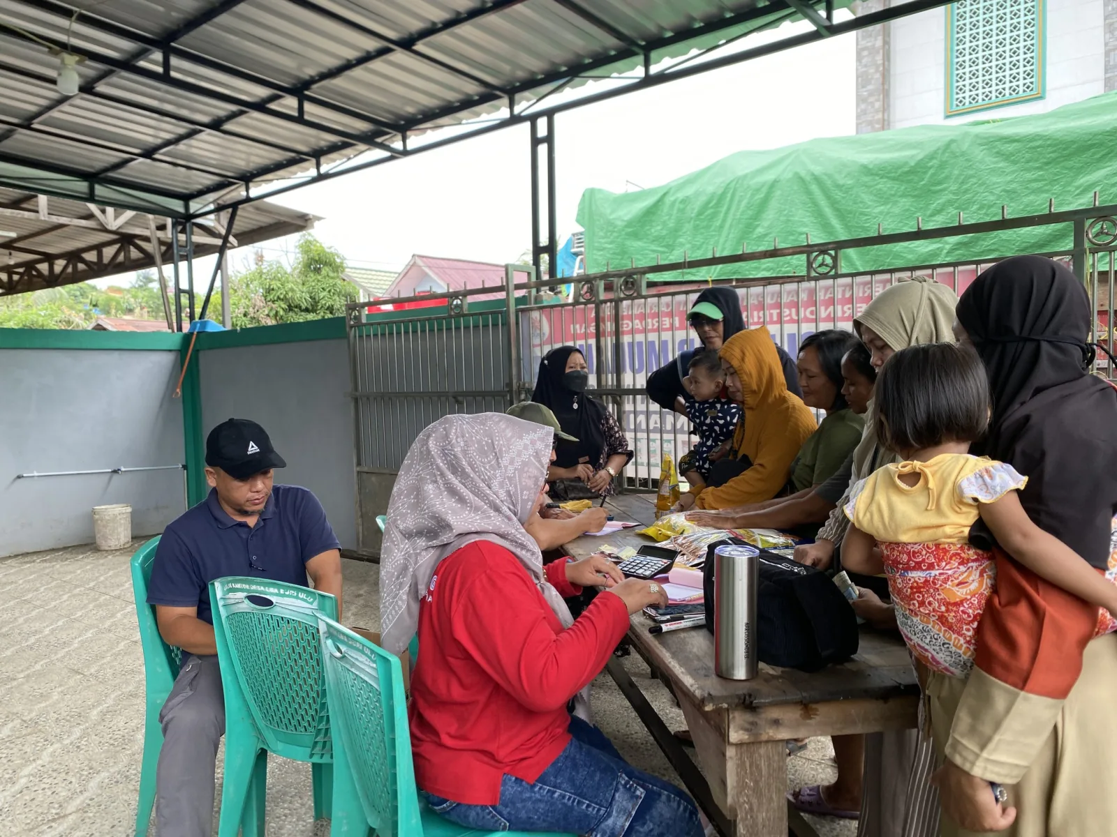 Kegiatan Pasar Murah dari DISPERINDAG Kabupaten Kutai Kartanegara di Desa Loa Duri Ulu