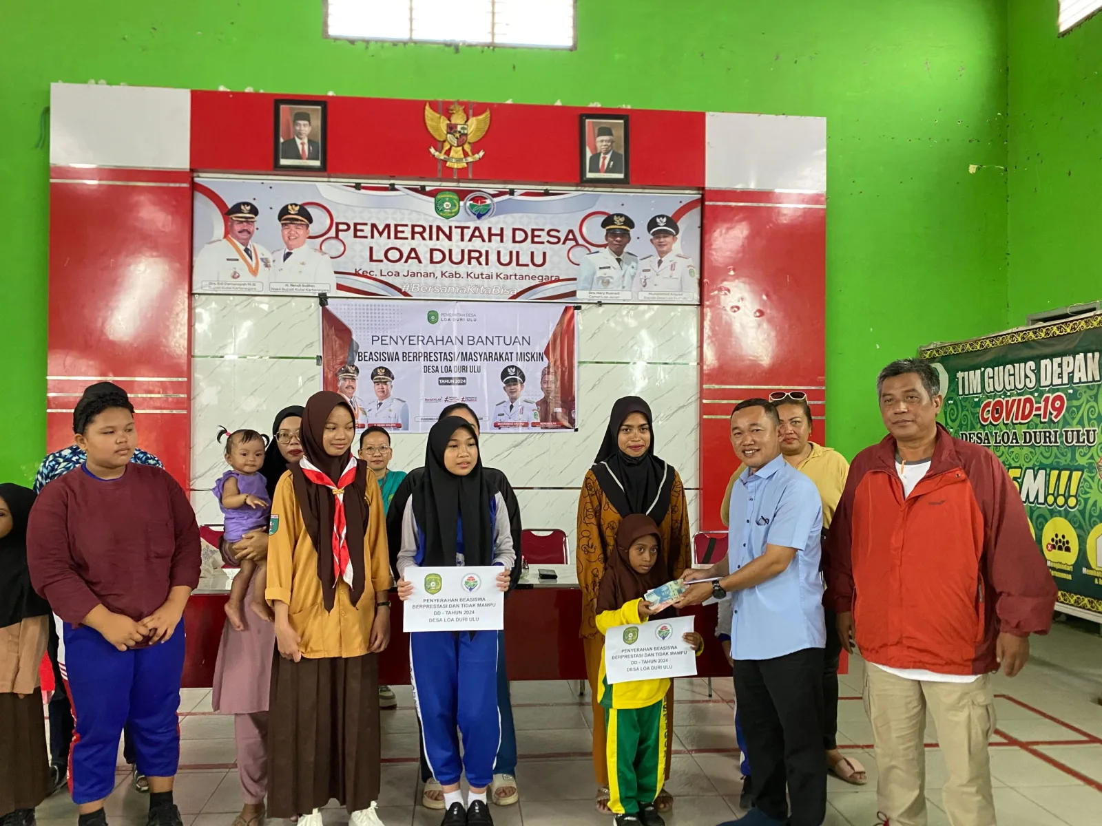 Pembagian Beasiswa Berprestasi