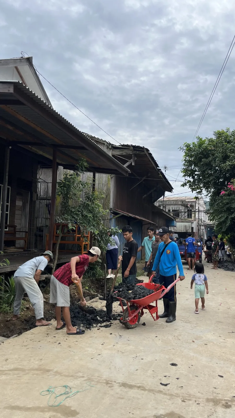 Dari Warga untuk Desa: Bersihkan Gorong-Gorong, Ciptakan Lingkungan Aman