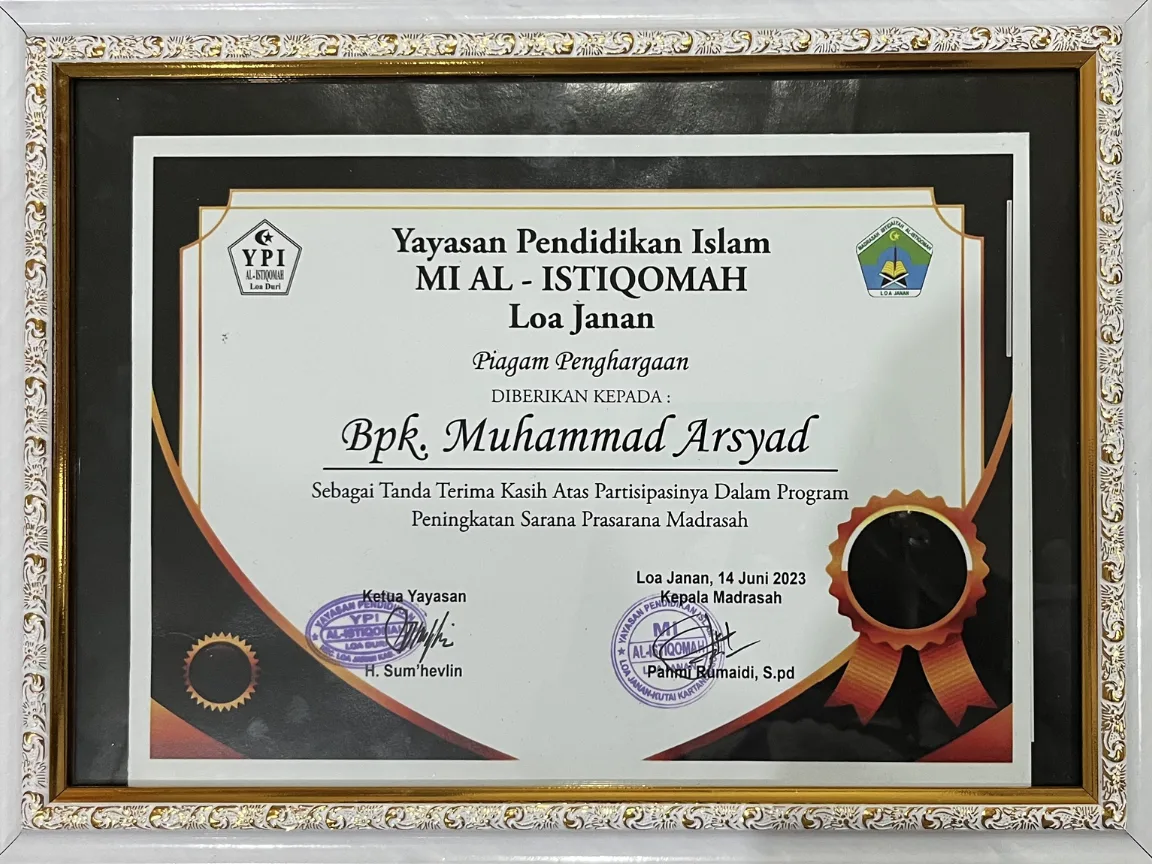 Apresiasi Yayasan Pendidikan Islam MI Al-Istiqomah kepada Bapak Muhammad Arsyad atas Kontribusi Sarana Madrasah