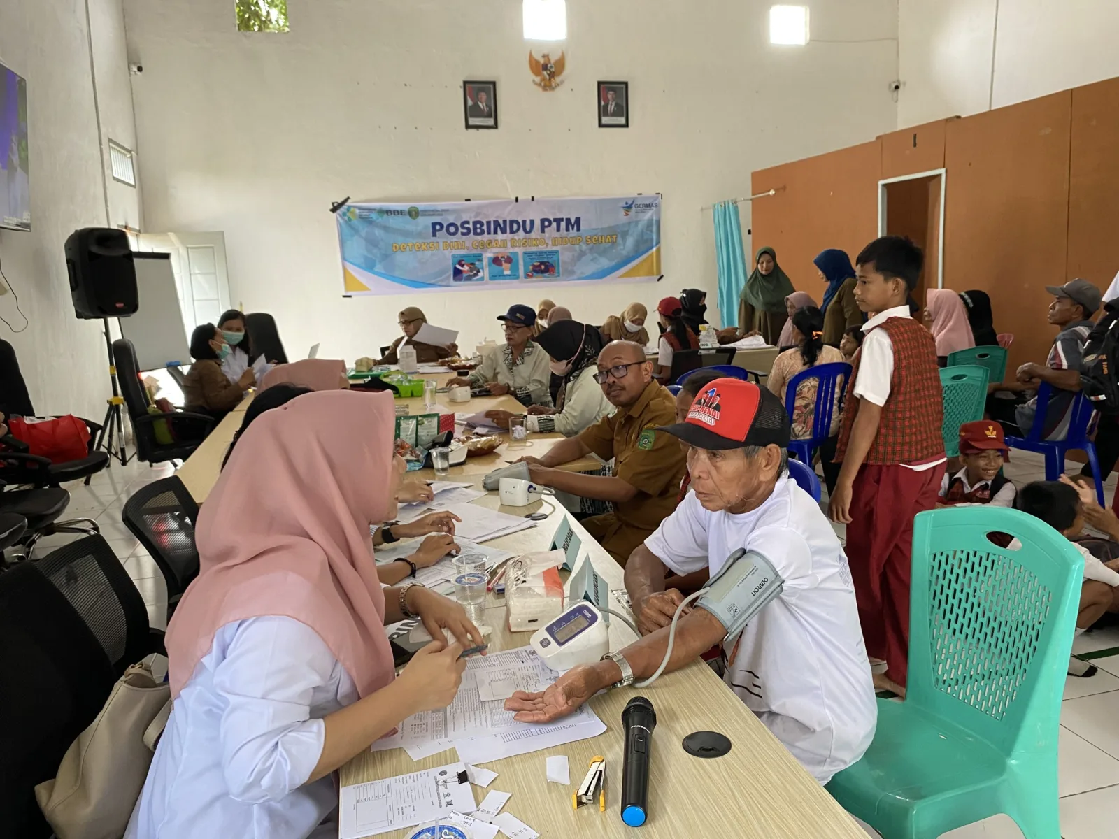 Pemerintah Desa Loa Duri Ulu dan Puskesmas Loa Duri Gelar Posbindu, Posrem dan Posyandu di Dusun Batu Hitam