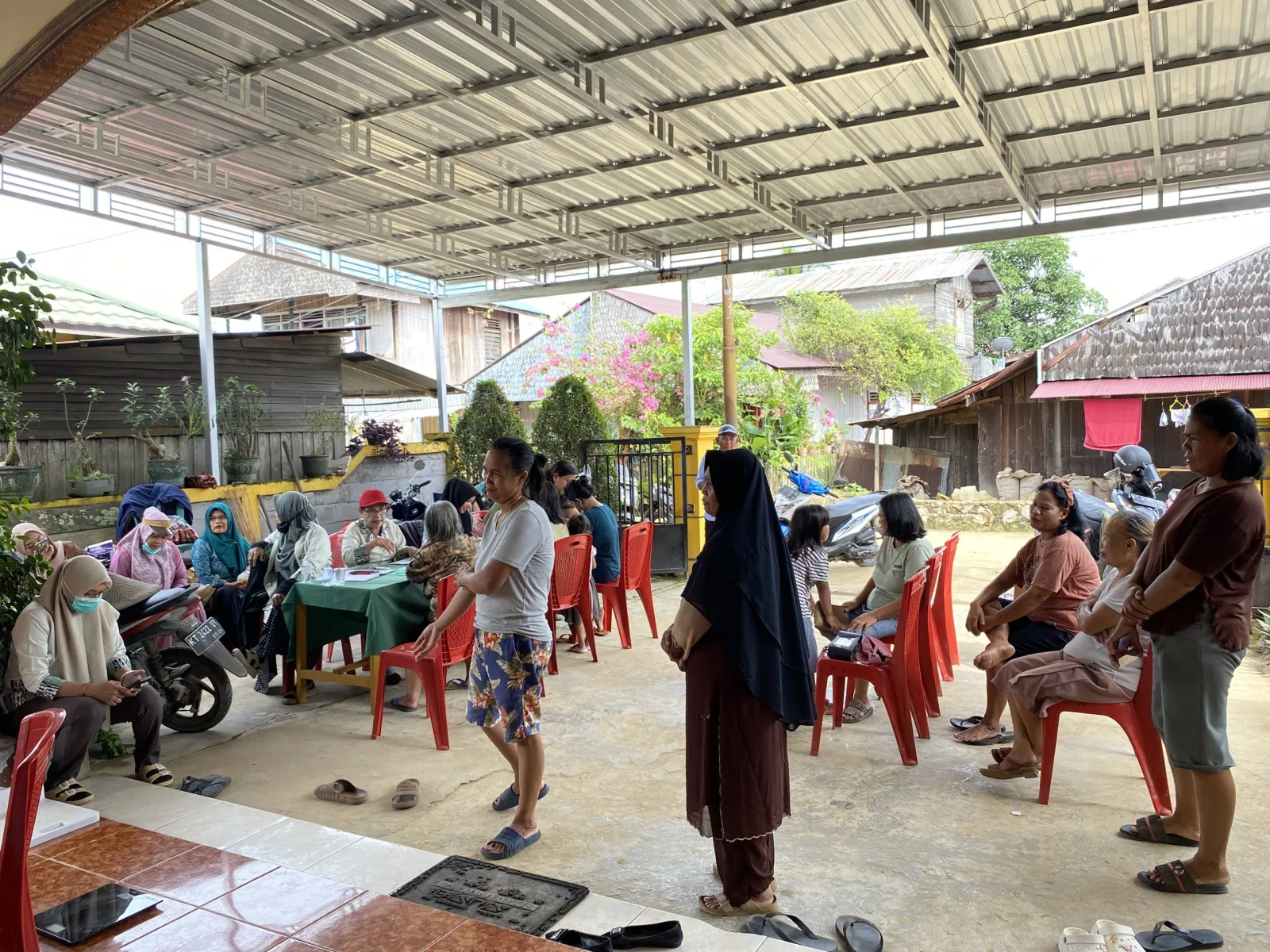 Posbindu Bikin Heboh RT 18! Hadiah Meriah dan Kunjungan Khusus untuk yang Terbaring Sakit