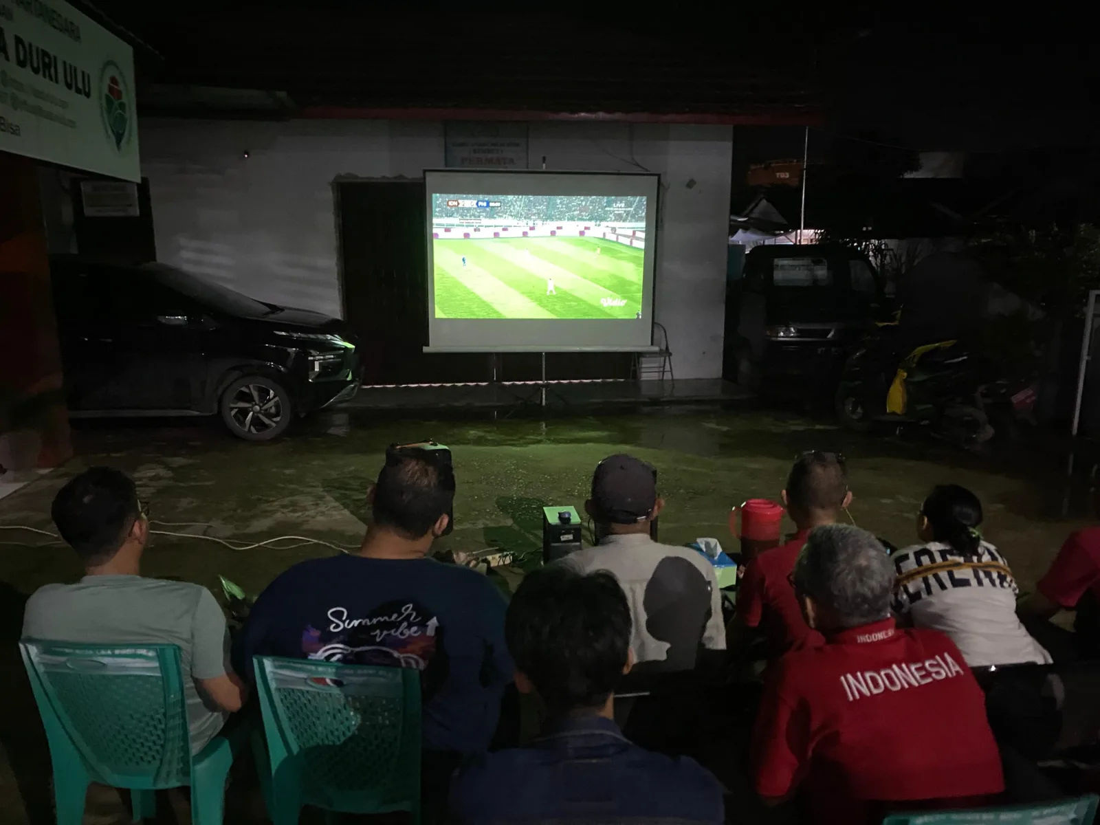 Meriah! Suasana Nonton Bareng (NOBAR) Timnas Indonesia vs Filipina di Halaman Kantor Desa Loa Duri Ulu