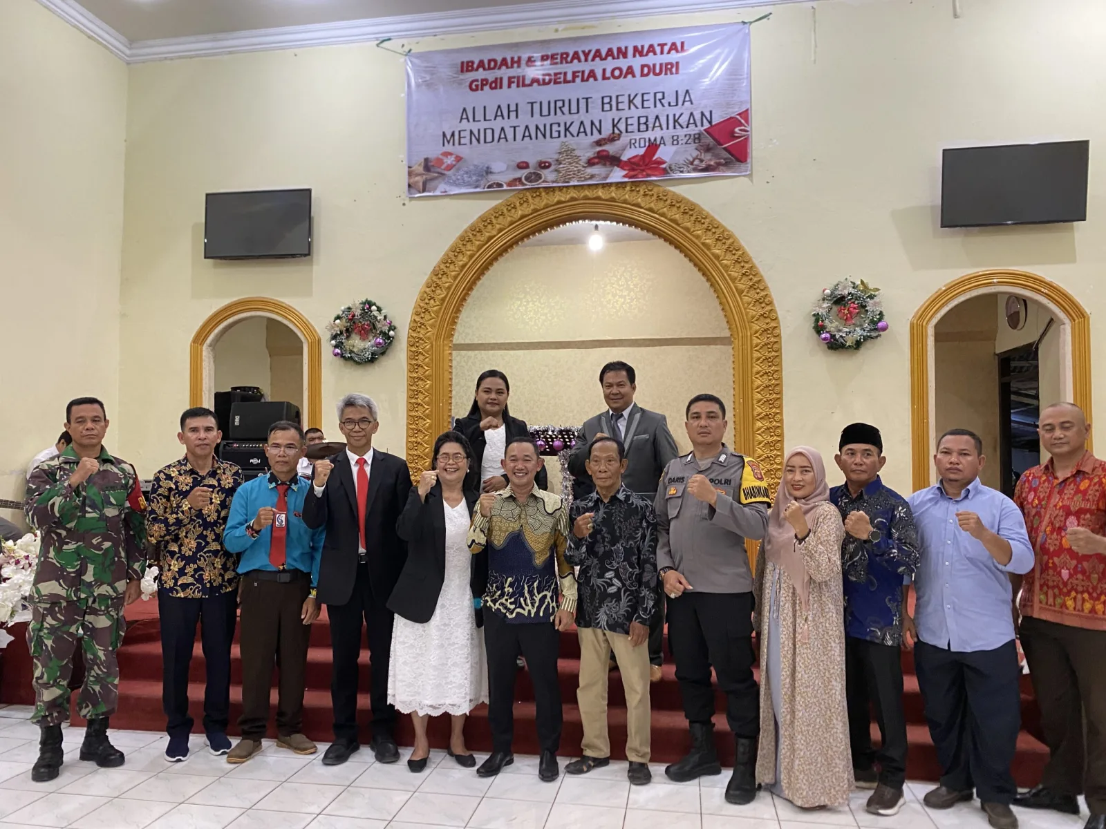 Pemerintah Desa Loa Duri Ulu Menghadiri Ibadah dan Perayaan Natal GPDI Filadelfia Loa Duri