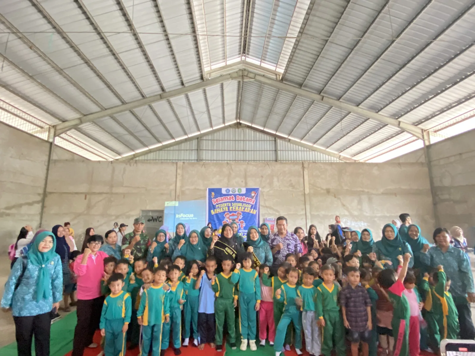 Meriah & Edukatif! Peringatan Hari Anak Nasional di Loa Duri Ulu Warnai Anak TK/PAUD dengan Edukasi Kebakaran dan Yakult Gratis
