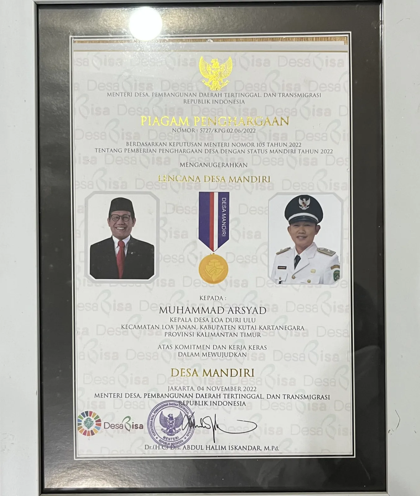 Apresiasi Nasional: Bapak Muhammad Arsyad Terima Lencana Desa Mandiri dari Menteri Desa PDTT RI