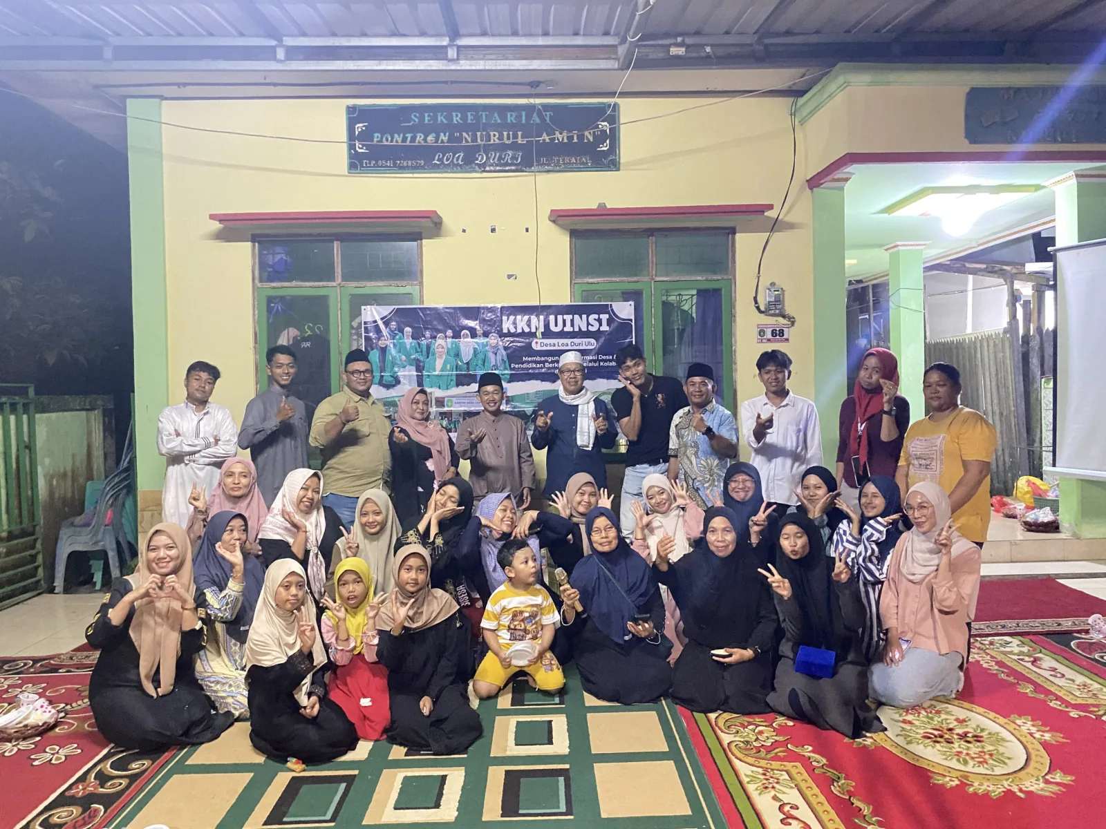“Malam Itu, Tangis dan Tawa Warnai Perpisahan Mahasiswa KKN di Loa Duri Ulu”