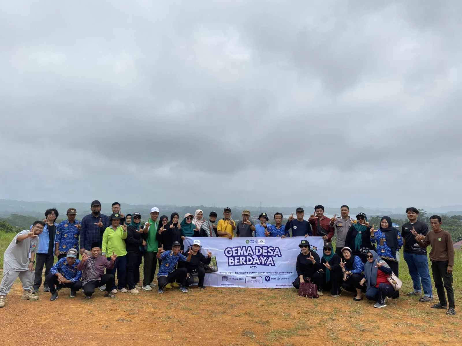 “Langkah Kecil, Dampak Besar: Penanaman Pohon Warnai Program Gema Desa Berdaya di Loa Duri Ulu”