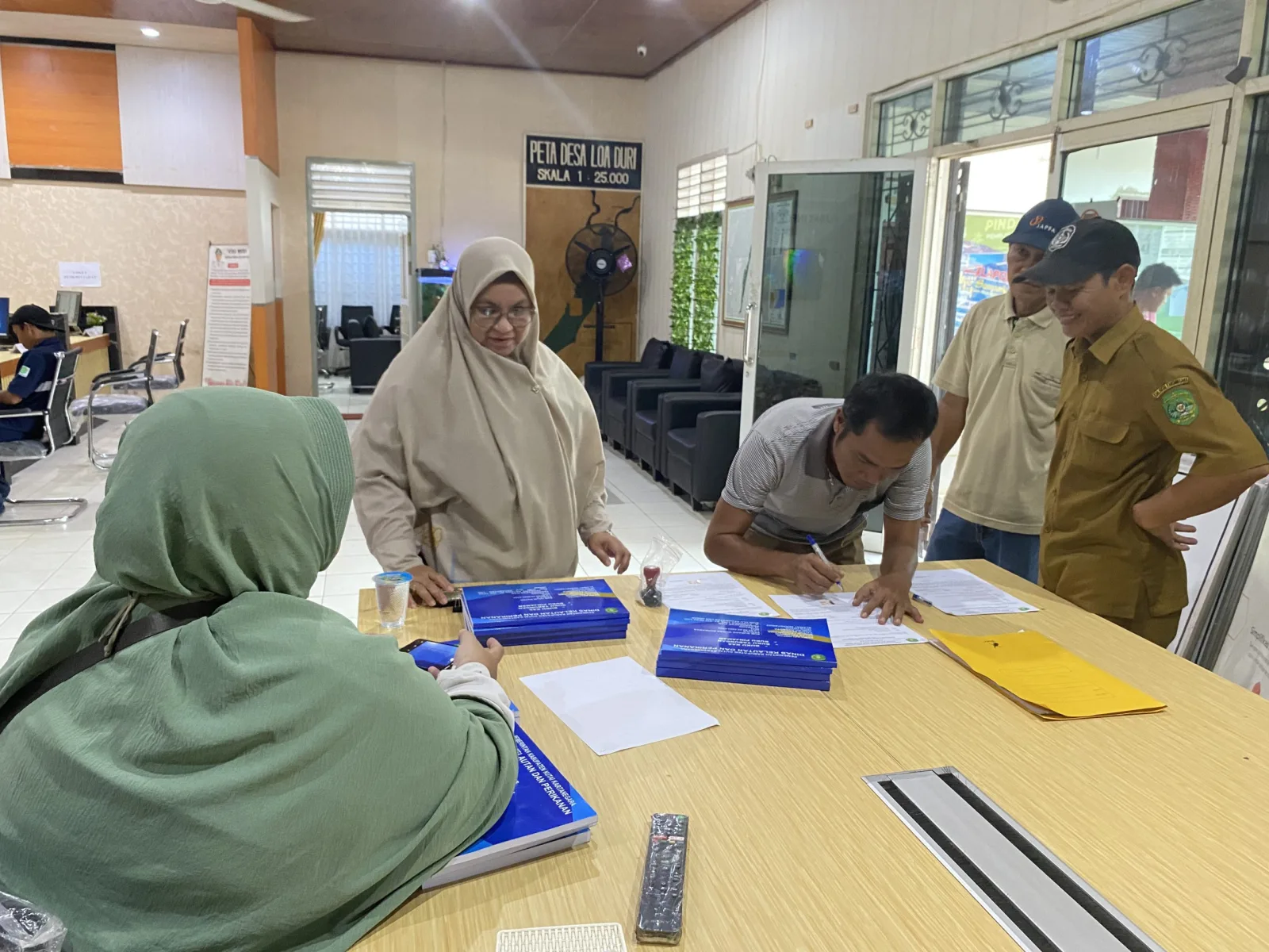 Penyerahan Bantuan Administrasi Perikanan Dinas Kelautan dan Perikanan Kukar