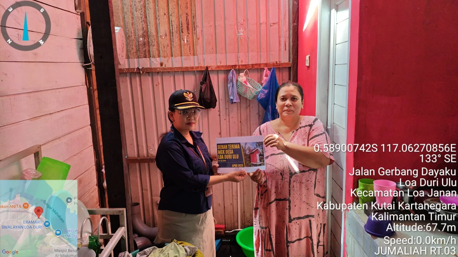 “Dinas Perkim Kukar Sambangi Rumah Warga, Serahkan Bantuan MCK untuk 18 KK”