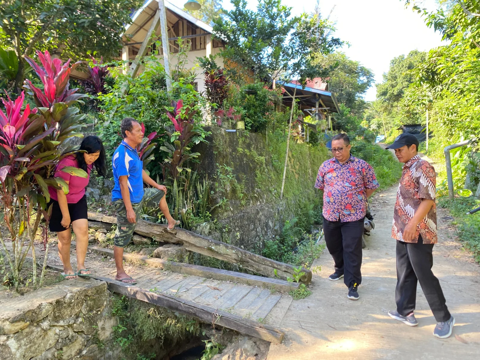 Cek Lokasi Renovasi Jembatan RT. 18