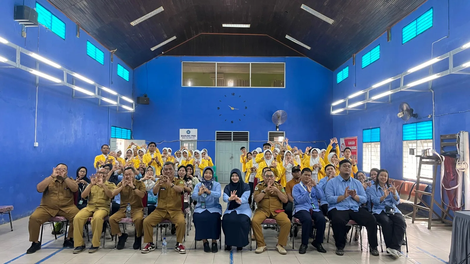 Penuh Haru dan Kebersamaan, Mahasiswa PKN Poltekkes Samarinda Resmi Berpamitan dari Loa Duri Ulu