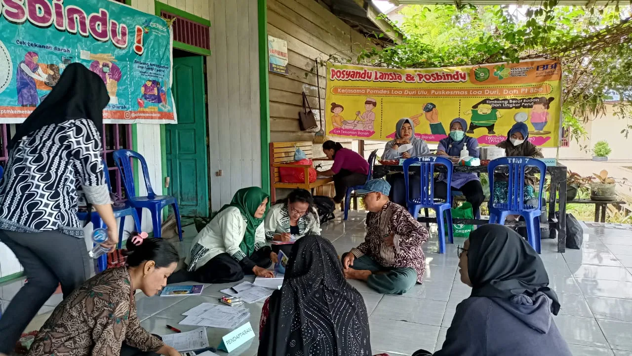 Posbindu RT 9 Desa Loa Duri Ulu Gelar Pemeriksaan Kesehatan Rutin untuk Warga