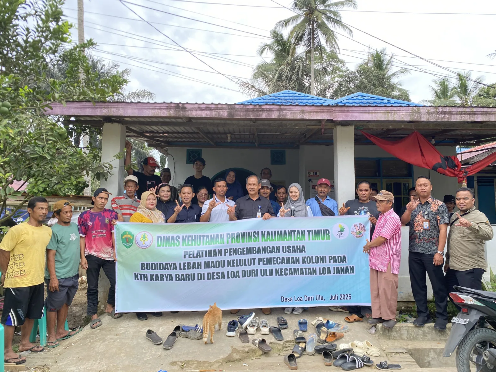 "Si Kecil Tanpa Sengat, Tapi Bikin Heboh! Kelompok Tani Hutan Gintung Dilatih Budidaya Kelulut"