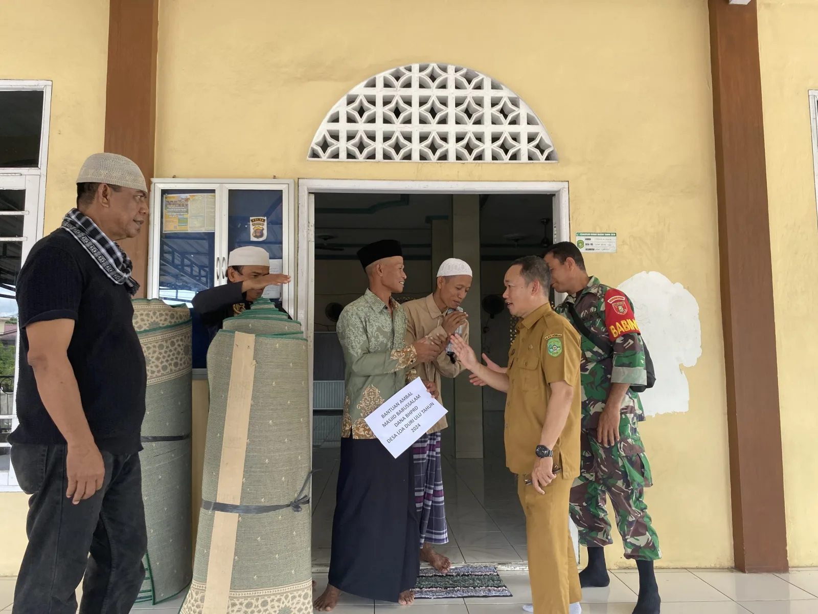 Penyaluran Bantuan Hambal Masjid di Masjid Babussalam