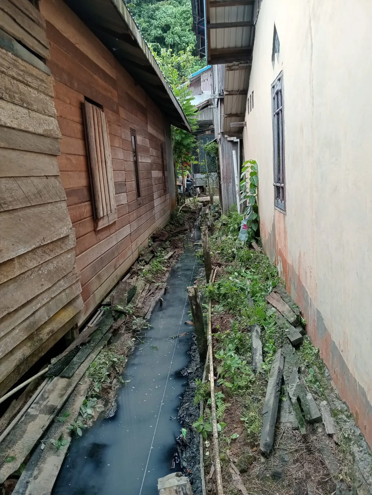 Pembangunan Parit Pasang Batu RT.03 Sumber Dana ADD Tahap 2