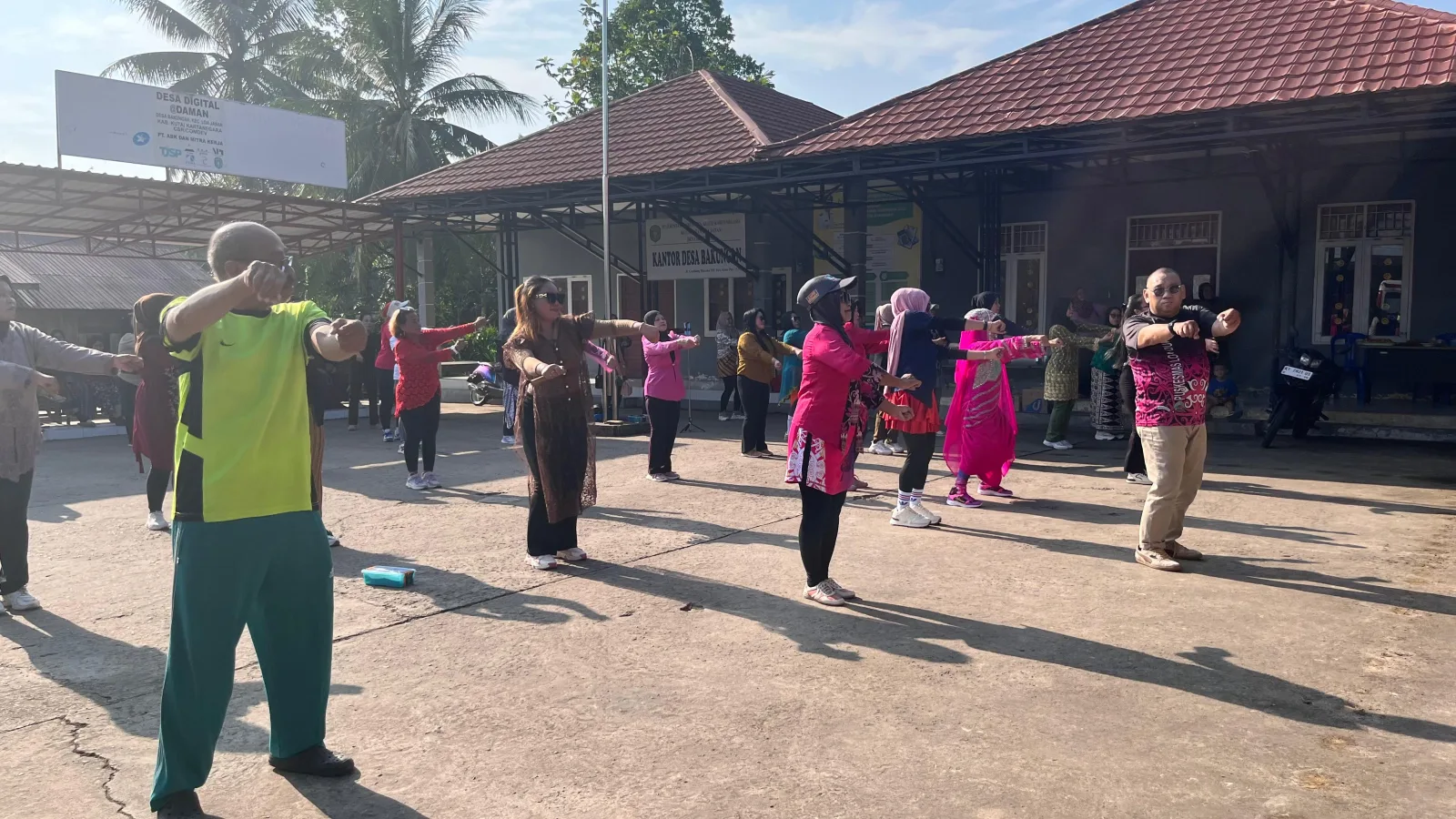 Senam Sehat Meriahkan Peringatan Hari Kartini di Desa Bakungan