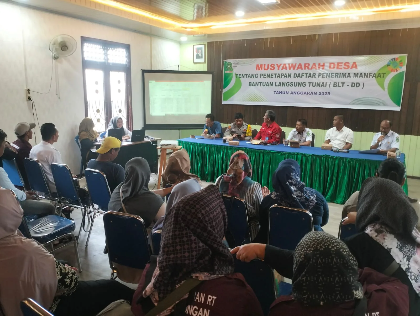 Rapat Musdes Tentang Penetapan Daftar Penerima Manfaat Bantuan Langsung Tunai (BLT-DD) Tahun Anggaran 2025