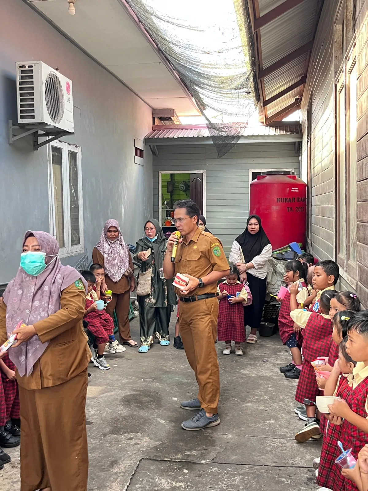 Kegiatan Belajar Menyikat Gigi Anak PAUD Desa Bakungan