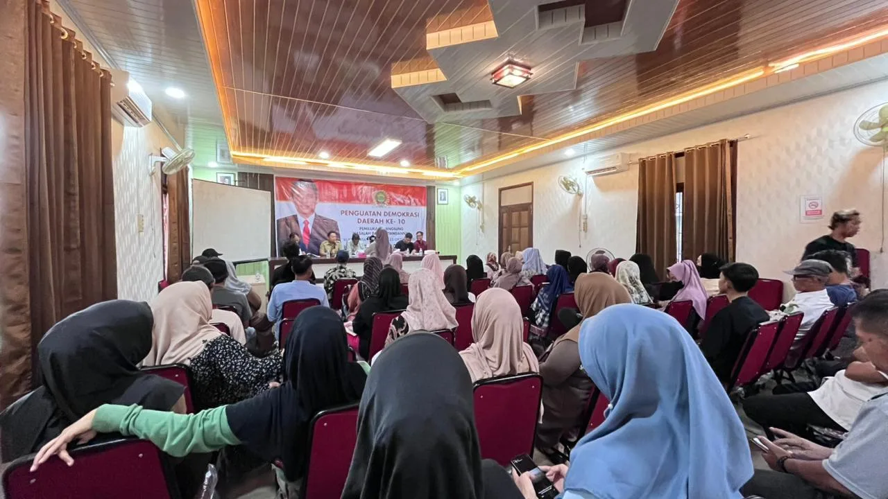 Kegiatan Penguatan Demokrasi Daerah dan Penyerahan Proposal