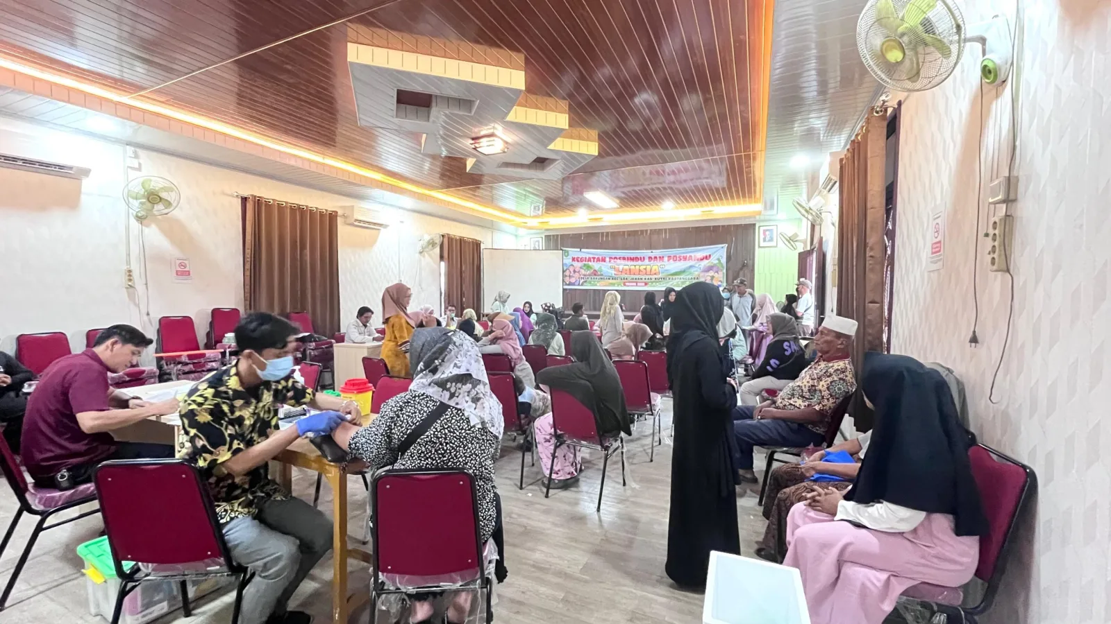 Kegiatan Posbindu dan Posyandu "Lansia"