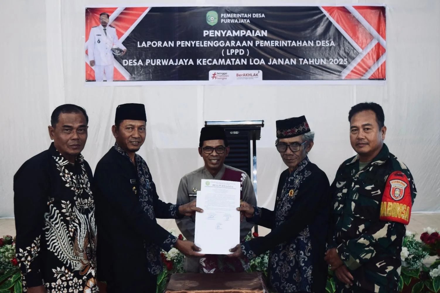 Transparansi dan Akuntabilitas, Pemdes Purwajaya Sampaikan LPPD Tahun 2025 di Hadapan Camat Loa Janan