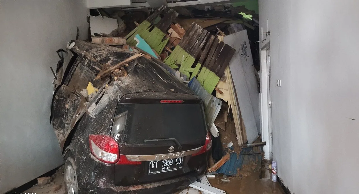 Hujan Deras Picu Longsor di Desa Purwajaya: Sejumlah Rumah dan Jalan Terdampak